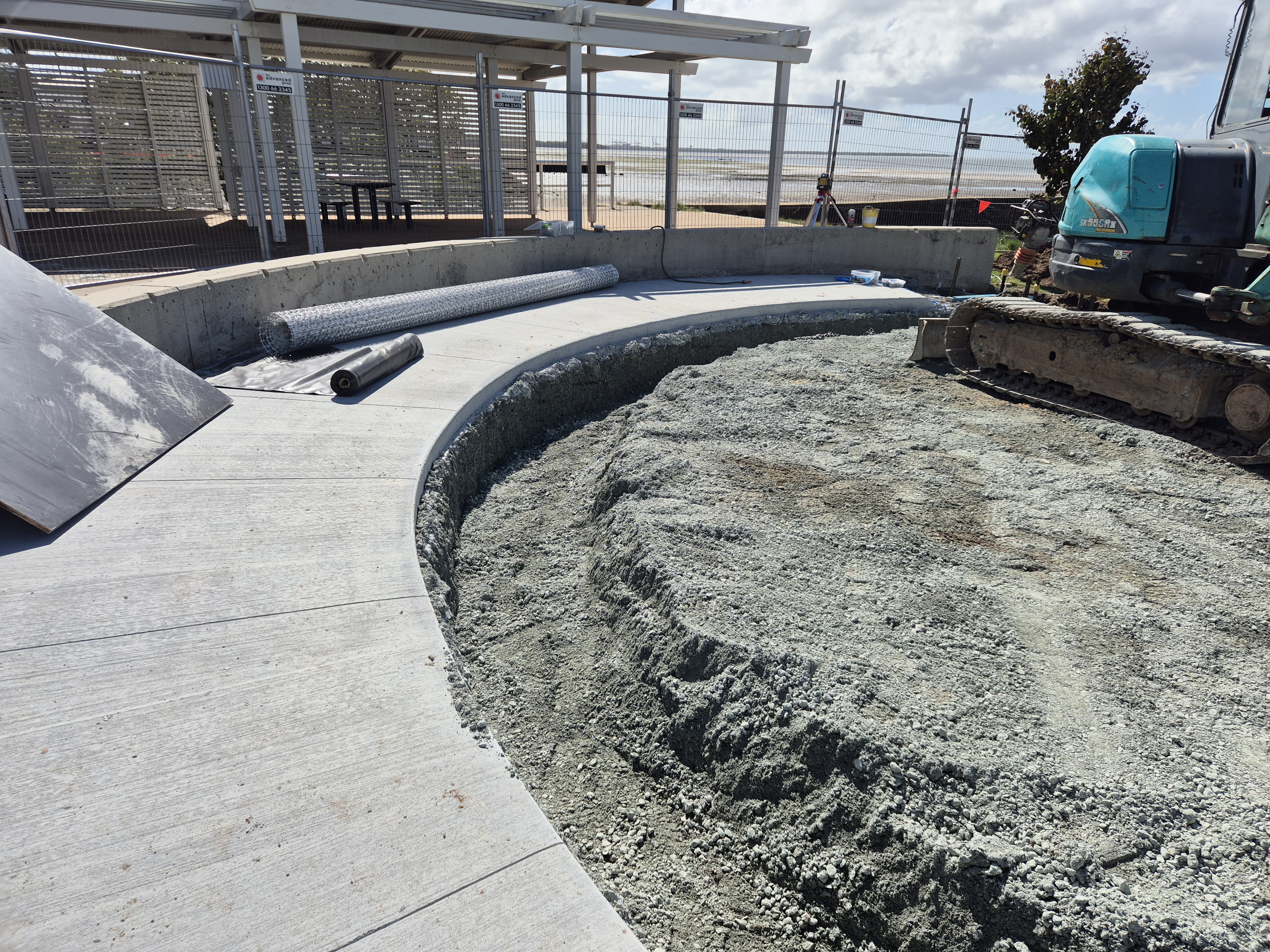 Wynnum Breakwater Park Beachfront with InterAx image