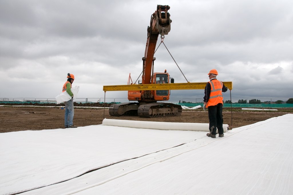 Tensar reinforcing reclaimed land in Hull