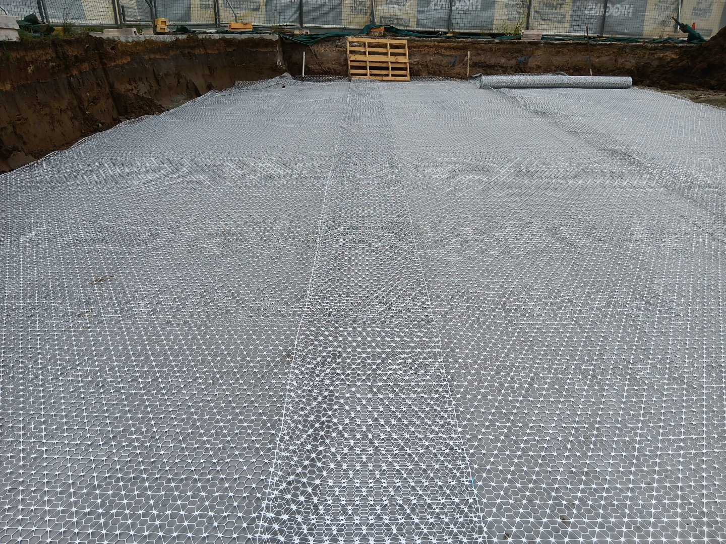 Tensar® InterAx® stabilises platform for a popular food outlet image