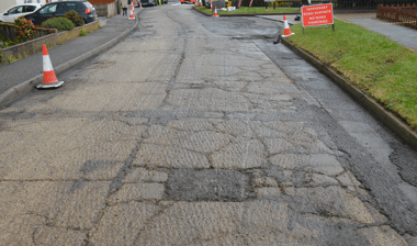  What are the types of cracking in roads?